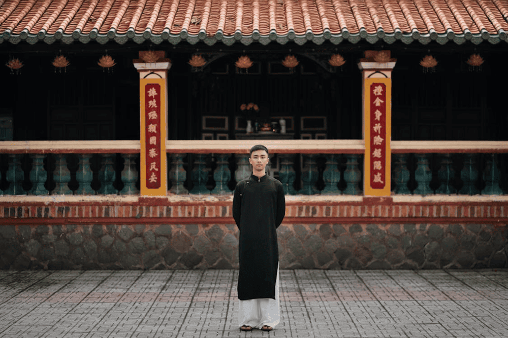 Ao the, a traditional male garment, is commonly worn during weddings, ceremonial rituals, and cultural events, symbolizing elegance and formality (Source: Pexels)